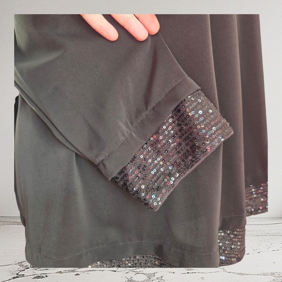 Emery Rose Black Long Sleeve Relaxed Blouse With Sequin Trim Size XL - Picture 3 of 5